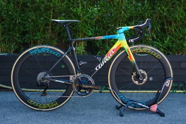 Wilier Filante SLR tunggangan Mark Cavendish saat mengukir rekor kemenangan etape 35 kali Tour de France. (Foto: Istimewa)