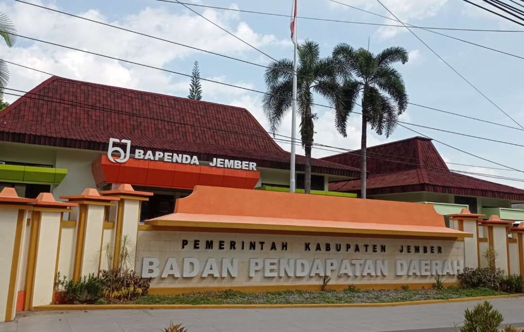 Kantor Bapenda Jember (Foto: Rusdi/Ngopibareng.id)