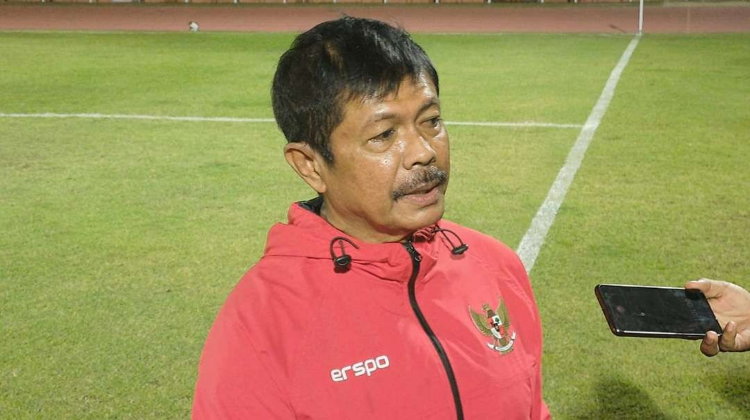 Pelatih Timnas U-19, Indra Sjafri usai latihan tim di Lapangan Thor, Surabaya, Kamis 11 Juli 2024. (Foto: Fariz Yarbo/Ngopibareng.id)