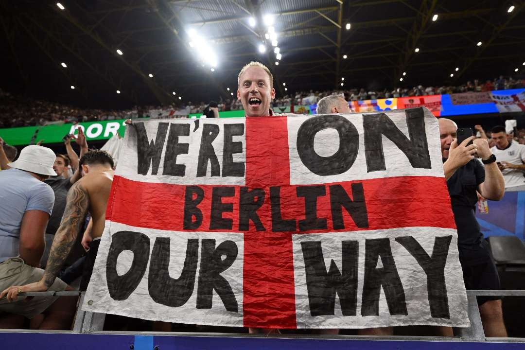 Suporter Inggris meminta raja berikan Hari Libur Bank Nasional jika Inggris juara Euro 2024. (Foto: X/@England)