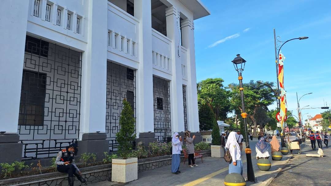 Potret suasana zona Eropa Jalan Rajawali, Kawasan Wisata Kota Lama Surabaya. (Foto: Julianus Palermo/Ngopibareng.id)