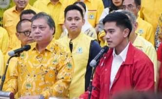 Ketua Umum Partai Golkar, Airlangga Hartarto bersama Ketua Umum PSI, Kaesang Pangarep, bangun koalisi untuk Pilkada, 27 November 2024. (Foto: Istimewa)