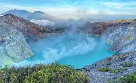 Gunung Ijen berlokasi di Bondowoso dan Banyuwangi sejak Jumat 12 Juli 2024 malam naik status waspada dari sebelnumnya normal. (Foto: Dok.BPBD Bondowoso)