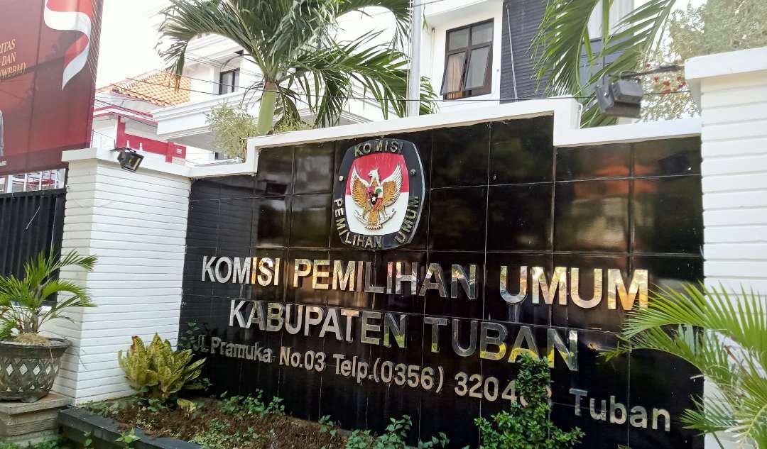 Kantor KPU Kabupaten Tuban Nampak dari depan (Foto: Khoirul Huda/Ngopibareng.id)