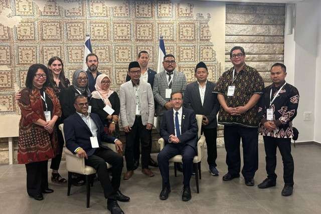 Foto pertemuan lima tokoh Nahdliyin dengan Presiden Israel, Isaac Herzog. (Foto: Dok. Istimewa)