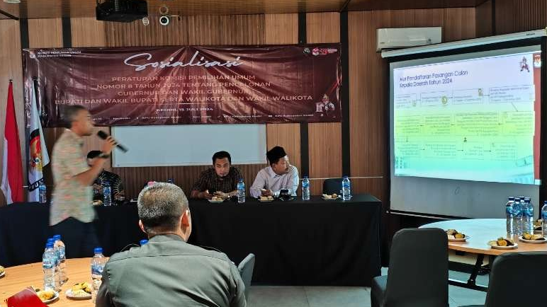 Komisi Pemilihan Umum (KPU) Kabupaten Kediri mengundang 8 partai politik kontestan Pemilu 2024 jelang Pilkada 2024. (Foto: Fendi Lesmana/Ngopibareng.id)