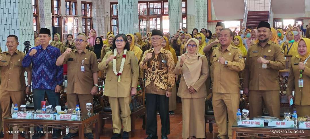 Pj Walikota Kediri, Zanariah apresiasi launching Posyandu Center Of Excellent di Ponpes Wali Barokah. (Foto: Fendi Lesmana/Ngopibareng.id)