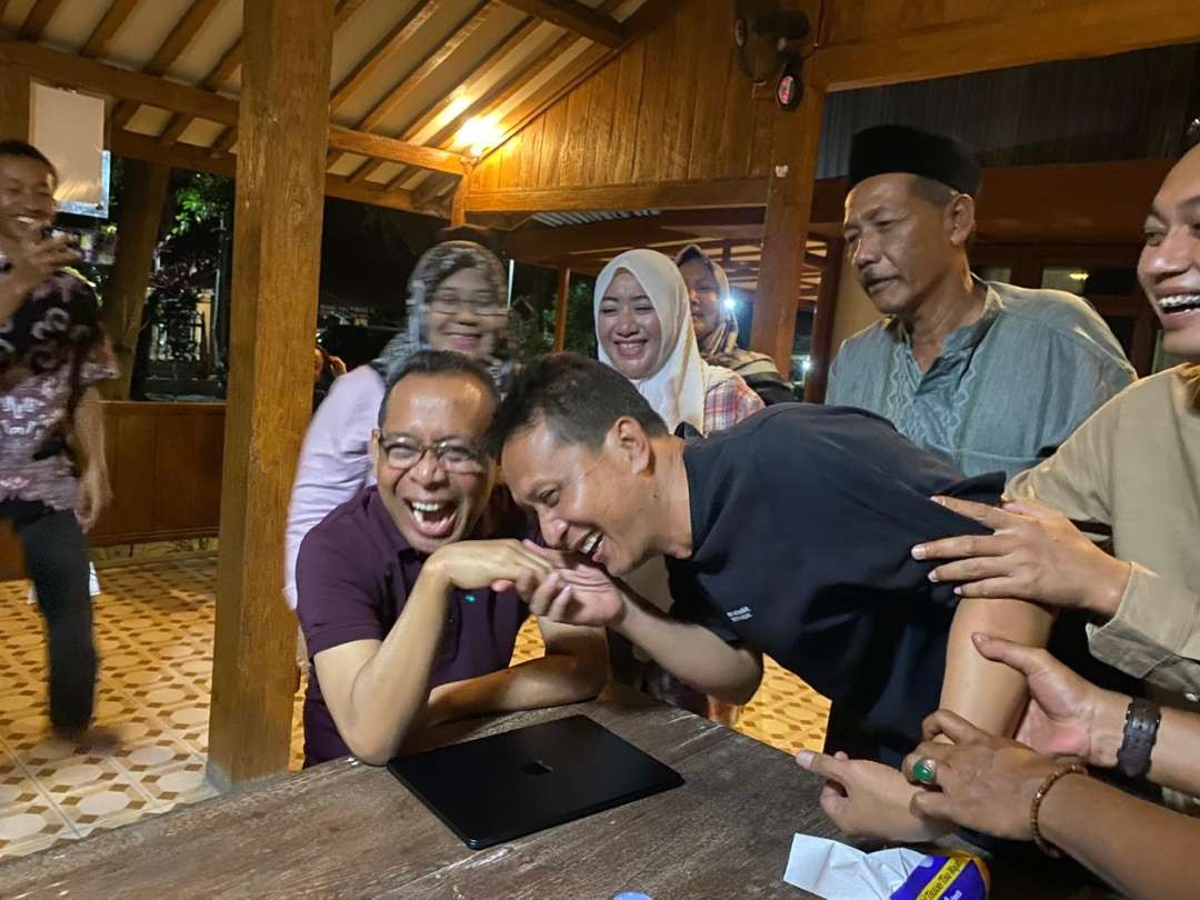 Setyo Wahono,  adik kandung Menteri Sekretaris (Mensesneg) Pratikno, dan keluarganya di Bojonegoro. (Foto: Istimewa)