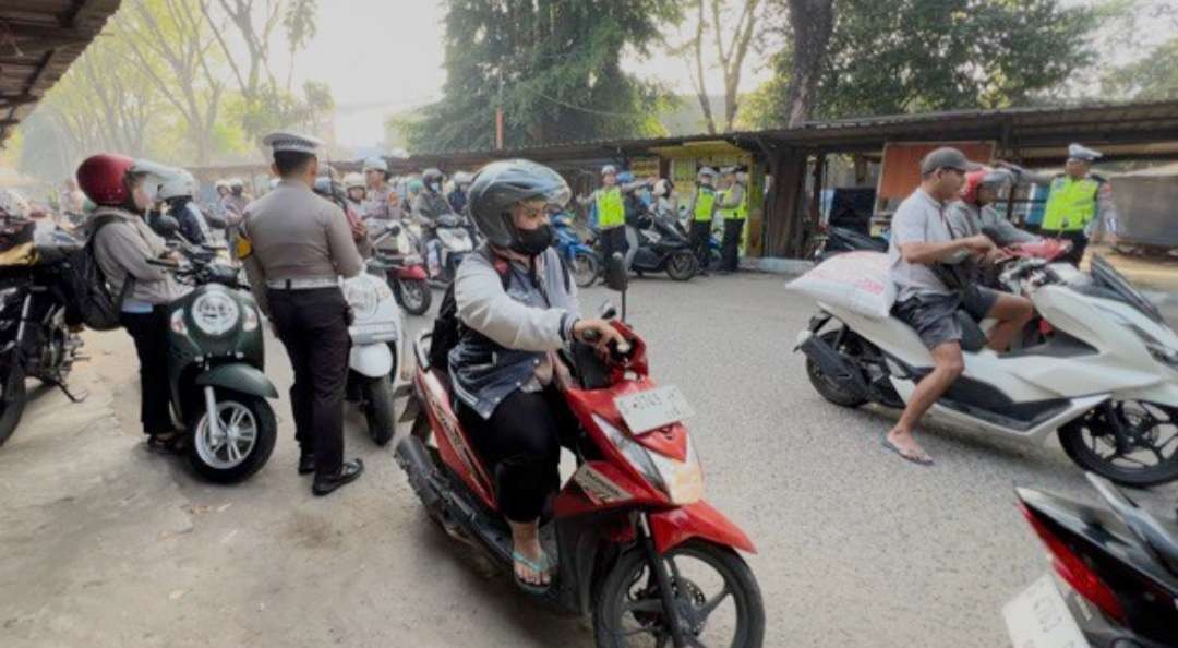 Operasi Patuh Semeru di Stadion Gajah Mada Desa Jotangan Kecamatan Mojosari.(Foto Deni Lukmantara/Ngopibareng)