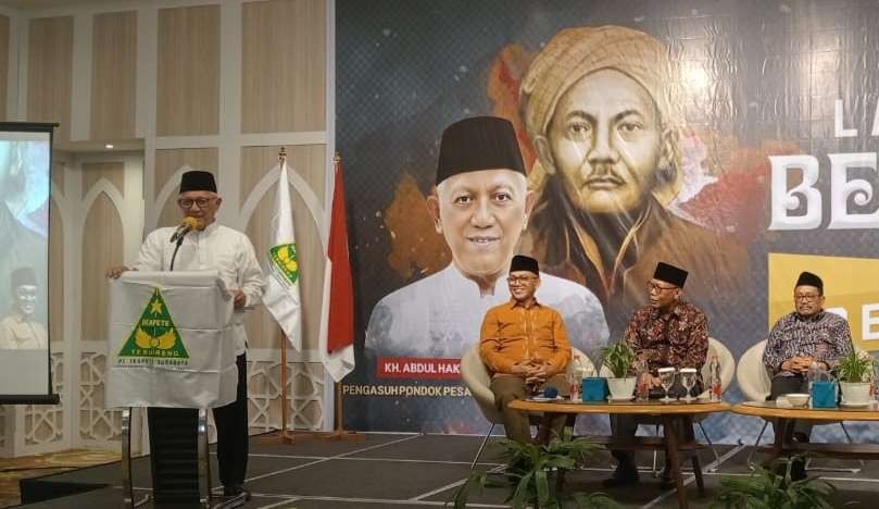 Gus Kikin saat bedah buku 'KHM Hasyim As'ari: Pemersatu Umat Islam Indonesia' di Surabaya, Selasa (16 Juli 2024). (Foto: isnu for ngopibareng.id)