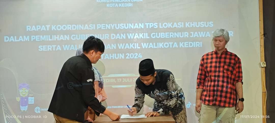 Komisi Pemilihan Umum Kota Kediri menggelar rapat koordinasi penyusunan TPS  Lokasi Khusus Rabu 17 Juli 2024 malam  (Foto: Fendi Lesmana/ngopibareng.id)