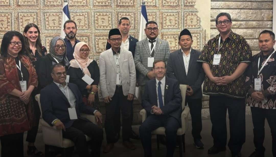 Penjabat (Pj) Bupati Kudus, Muhammad Hasan Chabibie menonaktifkan Munawir Aziz sebagai staf khususnya, Kamis 18 Juli 2024. Ia ikut temui Presiden Israel. (Foto: Istimewa)