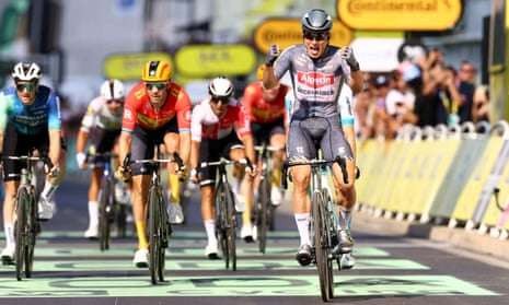 Jasper Philipsen berhasil menjuarai Tour de France etape 16