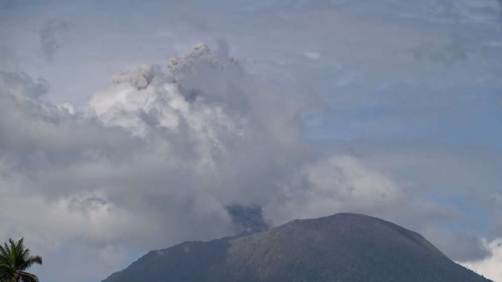 Erupsi Gunung Ibu di Pulau Halmahera, Maluku Utara masih terjadi hingga Kamis, 18 Juli 2024 pagi. (Foto: MAGMA)