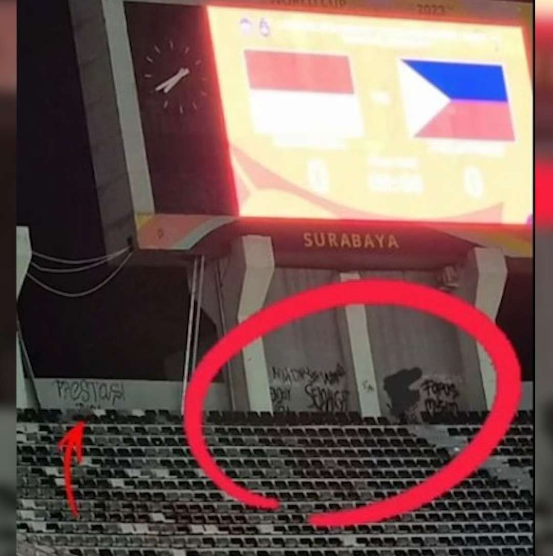 Aksi vandalisme di Stadion Gelora Bung Tomo (GBT). (Foto: TikTok)