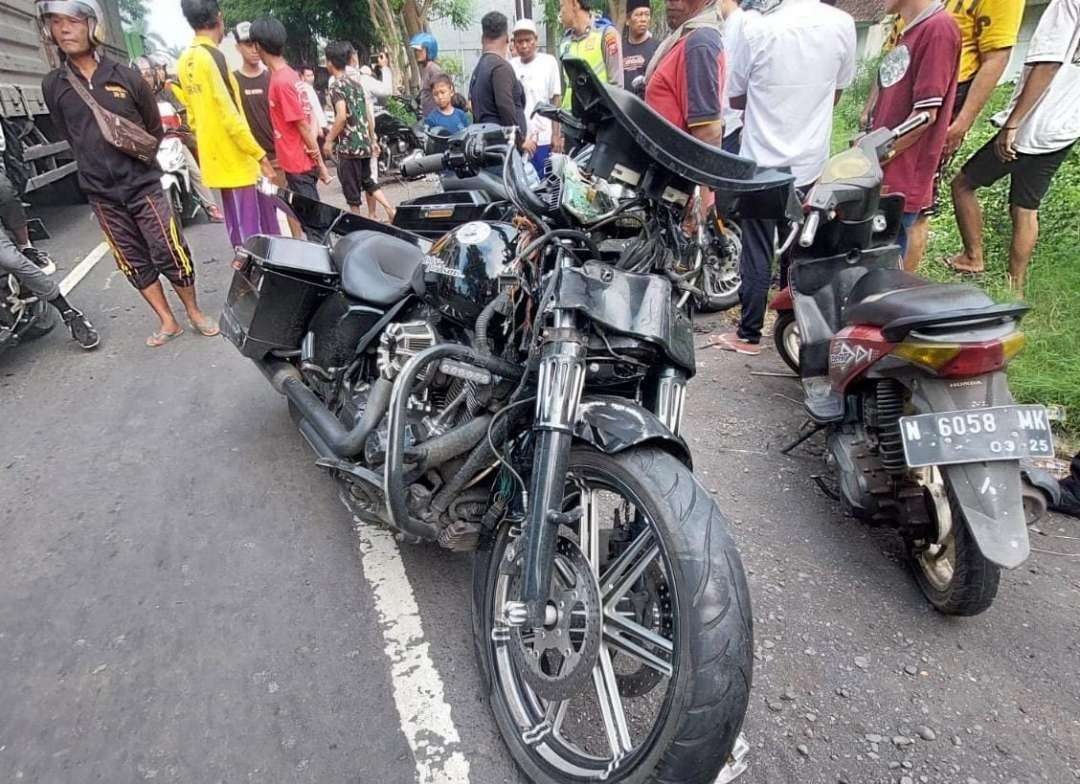 Kecelakaan maut yang melibatkan motor gede (moge) Harley Davidson di Jalur Pantura, Kabupaten Probolinggo, April 2024 lalu. (Foto: Ikhsan Mahmudi/Ngopibareng.id)