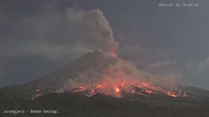 Gunung Merapi Erupsi lagi, Sabtu 20 Juli 2024 malam. (Foto: X @infomitigasi)