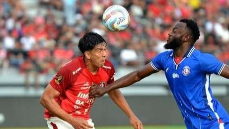 Pelatih Bali United Stefano Cuqurra menyebutkan gol yang didapatkan Arema termasuk faktor keberuntungan. Meski ia memuji kepiawaian kiper Arema FC. (Foto: Instagram @baliunitedfc)