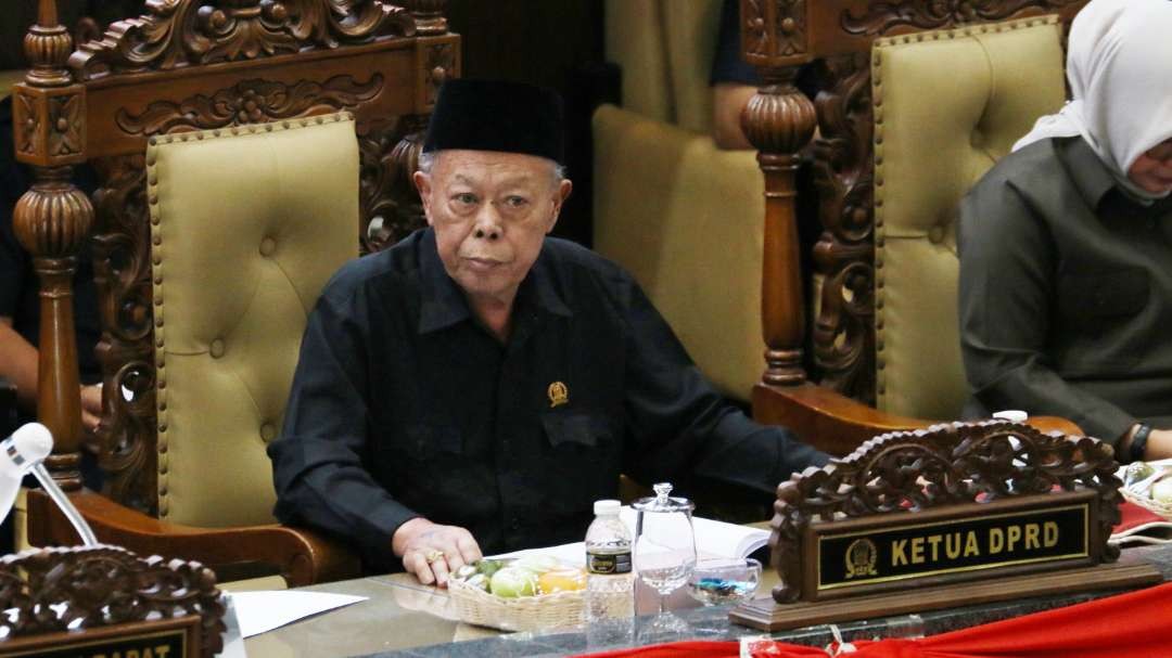 Ketua DPRD Jatim, Kusnadi saat hadir dalam rapat paripurna di Gedung DPRD Jatim, Surabaya, Senin 22 Juli 2024. (Foto: Fariz Yarbo/Ngopibareng.id)