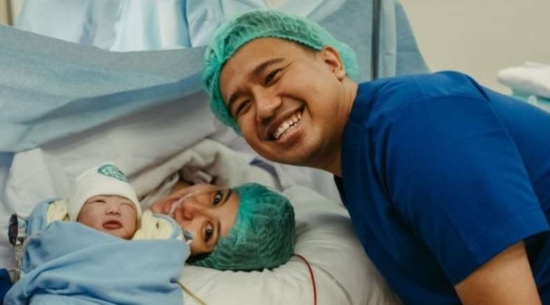 Pasangan Joshua Suherman dan Clairine Clay dikaruniai anak. (Foto: Instagram)