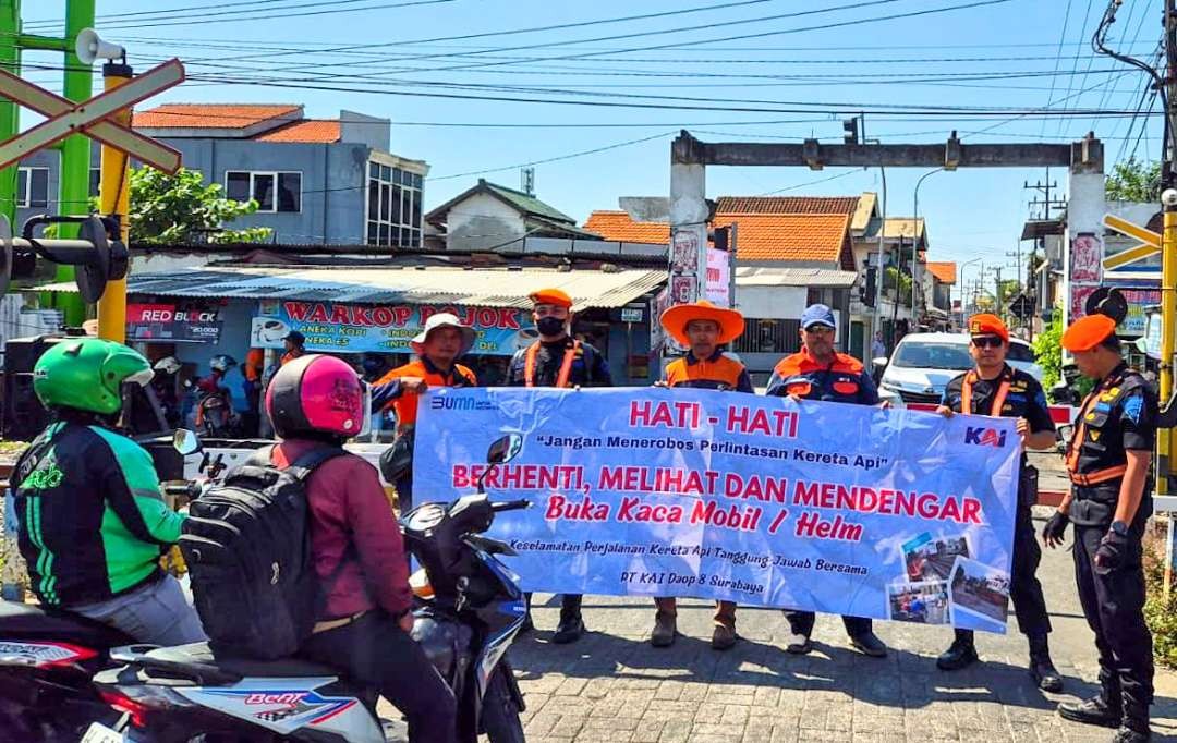 Perlintasan sebidang di Waru Sidoarjo resmi ditutup (Foto : Aini/Ngopibareng.id)