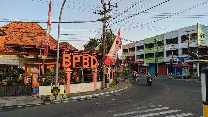 Badan Penanggulangan Bencana Daerah (BPBD) Bangkalan tengah sibuk untuk layanan bantuan air bersih untuk beberapa desa yang alami krisis air bersih. (Foto: dok.  pemkab bangkalan)