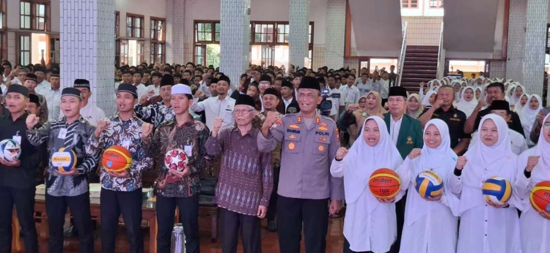 Tanggulangi terorisme, Polda Jatim edukasi wawasan kebangsaan 500 santri Ponpes Wali Barokah Kediri. (Foto: Fendi Lesmana/Ngopibareng.id)