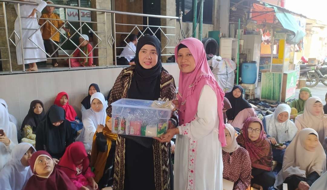 Bu Nyai Hj Saidha Amin dari Yayasan Ihsan Noor Rijalul Masajid Jelambar Jakarta, dalam kegiatan Muharam. (Foto: dok/ngopibareng.id)