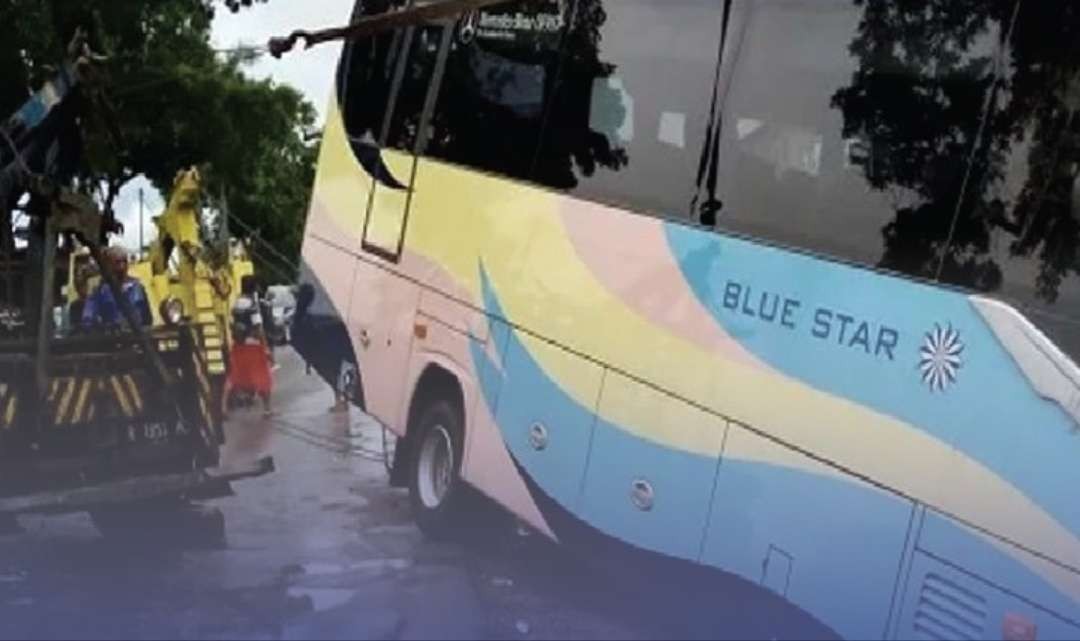 Bus Blue Star kecelakaan angkut rombongan petinggi dan dosen Unpam, Rabu 24 Juli 2024. (Foto: Istimewa)