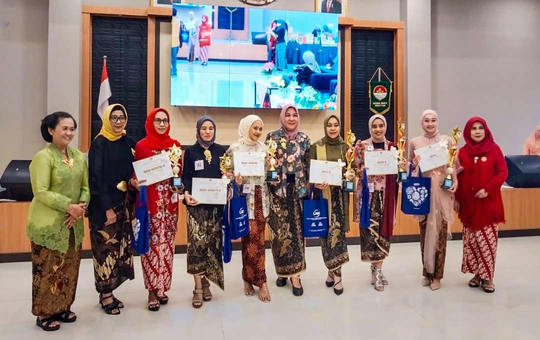 Peringatan Hari Kebaya Nasional 2024, dengan Parade Kebaya (Foto : Aini/Ngopibareng.id)