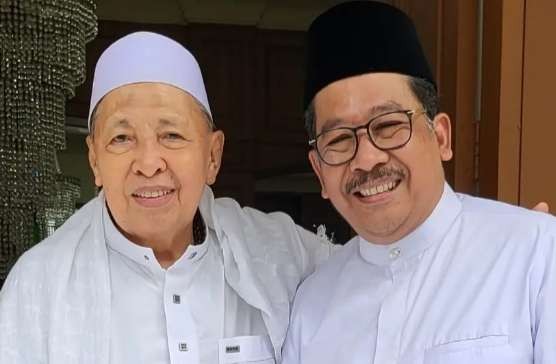 Wakil Presiden ke -9  RI Hamzah Haz bersama mantan Wamenag Zainut Tauhid Sa'adi (Foto: Arsip Pribadi)