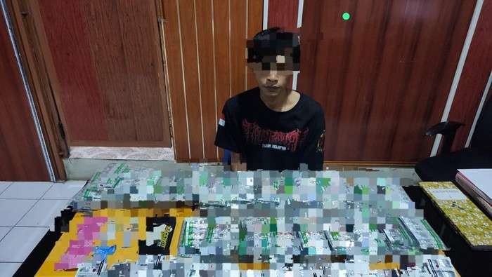 Pemuda asal Sambungmacan, Sragen, TB, 27, ditahan di Polres Ngawi kasus kepemilikan pilkoplo. (Foto: Dok. Humas Polres Ngawi)