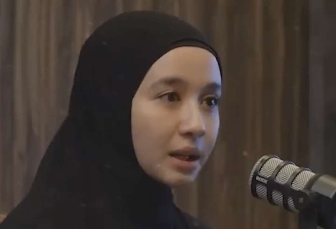 Laudya Cynthia Bella perlahan menjauh dari dunia hiburan hingga tampil tanpa makeup saat muncul di podcast sahabatnya, Shireen Sungkar. (Foto: YouTube)