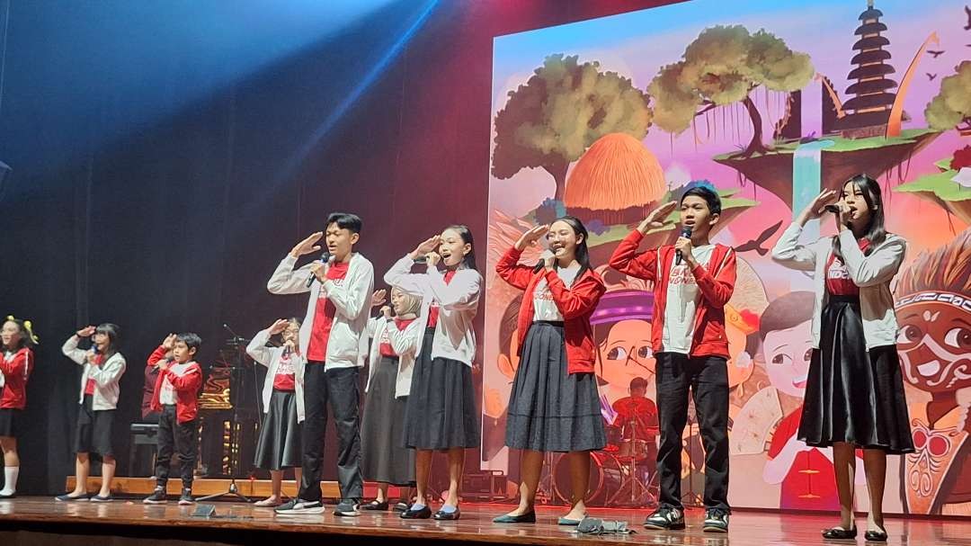 Suasana konser penggalangan dana "Senandung Alam", yang menampilkan para anak dan remaja, yang tergabung dalam Aksi Cinta Indonesia (ACI). (Foto: Julianus Palermo/Ngopibareng.id)