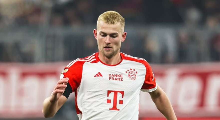 Real Madrid siap membajak kesepakatan Matthijs de Ligt dengan Manchester United. (Foto: X/@mdeligt_04)