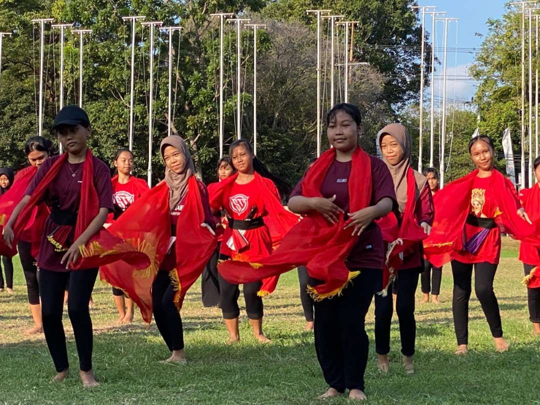 Sejumlah penari mengikuti seleksi penari Gandrung Sewu di Taman Blambangan, Minggu, 28  Juli 2024 kemarin (foto: istimewa)