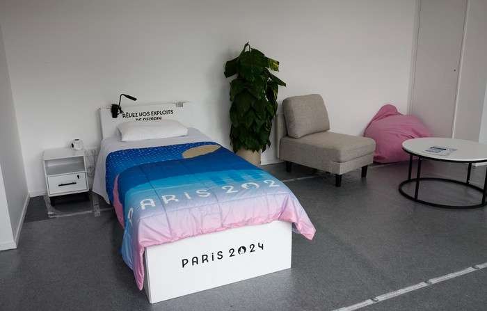 Ranjang kardus di kamar atlet Olimpiade Paris 2024. (Foto: X Olympic)