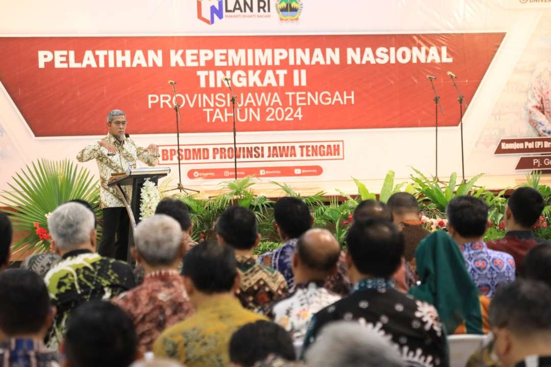 Sekretaris Daerah Provinsi Jawa Tengah, Sumarno saat pembukaan PKN Tingkat II Angkatan ke-32 di Gedung Sasana Widya Praja Badan Pengembangan Sumber Daya Manusia Daerah (BPSDMD) Jateng, Rabu, 31 Juli 2024. (Foto: Pemprov Jateng)