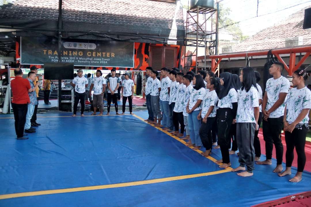 Tim Muaythai Jatim saat akan latihan di Surabaya. (Foto: Istimewa)