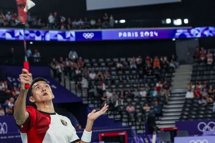 Pebulutangkis tunggal putra Indonesia, Jonatan Christie, gagal melangkah ke perempat final Olimpiade Paris 2024 usai kalah dari Lakshya Sen (India). (Foto: PBSI)