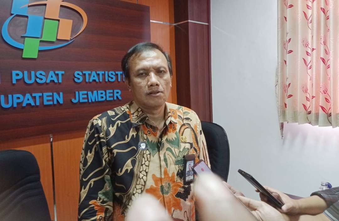 Kepala BPS Jember Tri Erwandi saat memaparkan kemiskinan di Jember (Foto: Rusdi/Ngopibareng.id)