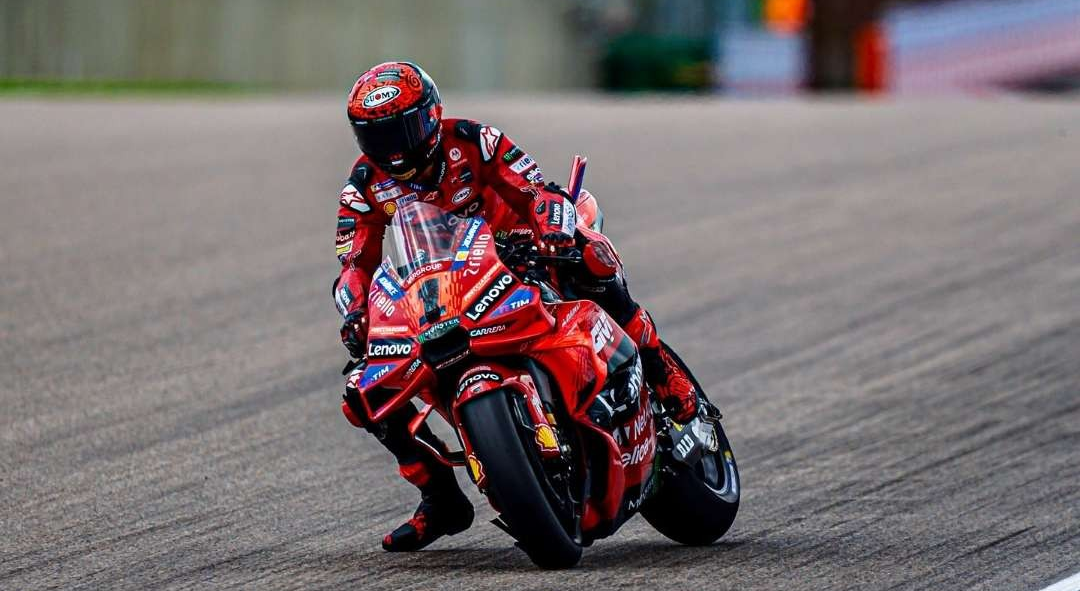 Francesco Bagnaia fokus menatap kejuaraan di Silverstone. (Foto: X/@PeccoBagnaia)