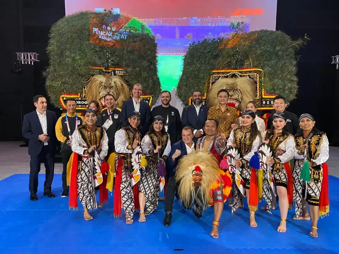 Tampilan Reog Ponorogo mengundang decak kagum penonton di Paris. Aplaus Panjang diberikan untuk enam seniman reog asal Ponorogo yang unjuk kebolehan dalam Exhibition Pencak Silat Road to Olympic itu, pada Sabtu 27 Juli 2024) waktu Prancis.