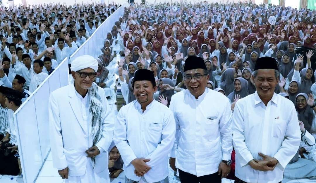 Rais Aam Pengurus Besar Nahdlatul Ulama (PBNU) KH Miftachul Akhyar dan Ketua Umum PBNU KH Yahya Cholil Staquf pada suatu kegiatan penting. (Foto: fok/ngopibareng.id)