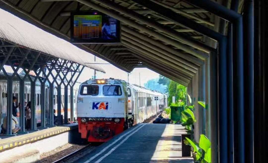 Ada perubahan jadwal keberangkatan kereta api jarak jauh dari Stasiun Gambir, Jakarta, karena ada aksi bela Palestina, Sabtu 3 Agustus 2024. (Foto: KAI)