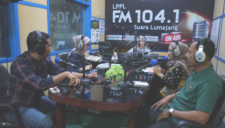 Anggota DPRD Kabupaten Lumajang mengapresiasi adanya bantuan hukum gratis bagi warga. Inisiatif itu diadakan oleh Pemkab Kabupaten Lumajang. (Foto: Kominfo Lumajang)