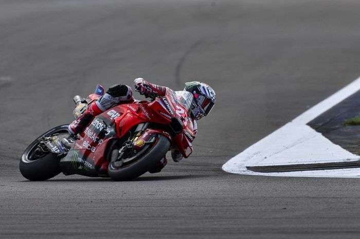 Pembalap Ducati Lenovo, Enea Bastianini, berhasil keluar sebagai pemenang dalam balapan MotoGP Inggris 2024, Minggu, 4 Juli 2024. (Foto: AFP)