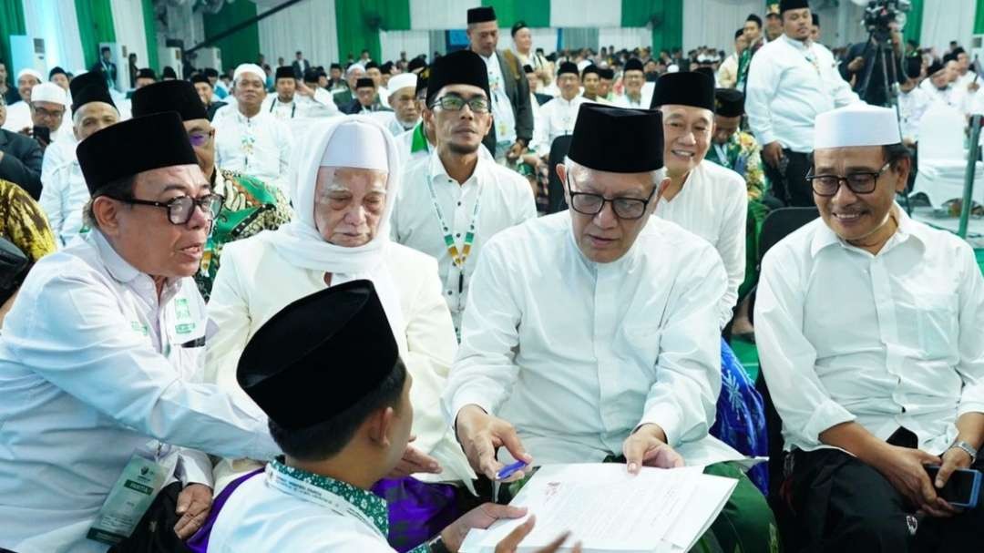 KH M Anwar Manshur dan KH Kikin Abdul Hakim Mahfudz ditetapkan sebagai Rais dan Ketua PWNU Jatim padaKonferensi Wilayah Nahdlatul Ulama (Konferwil NU) di Pondok Pesantren Tebuireng Jombang, 3-4 Agustus 2024. (Foto: adi/ngopibareng.id)