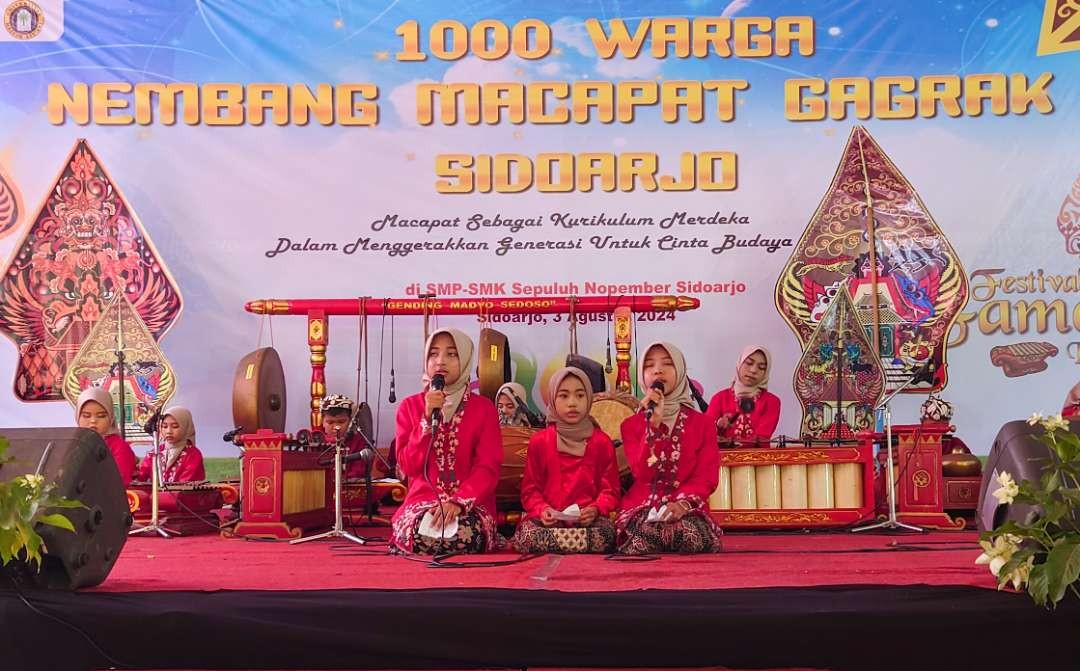 Penampilan pelajar SD di Sidoarjo saat ikuti Festival Gamelan (Foto : Aini/Ngopibareng.id)