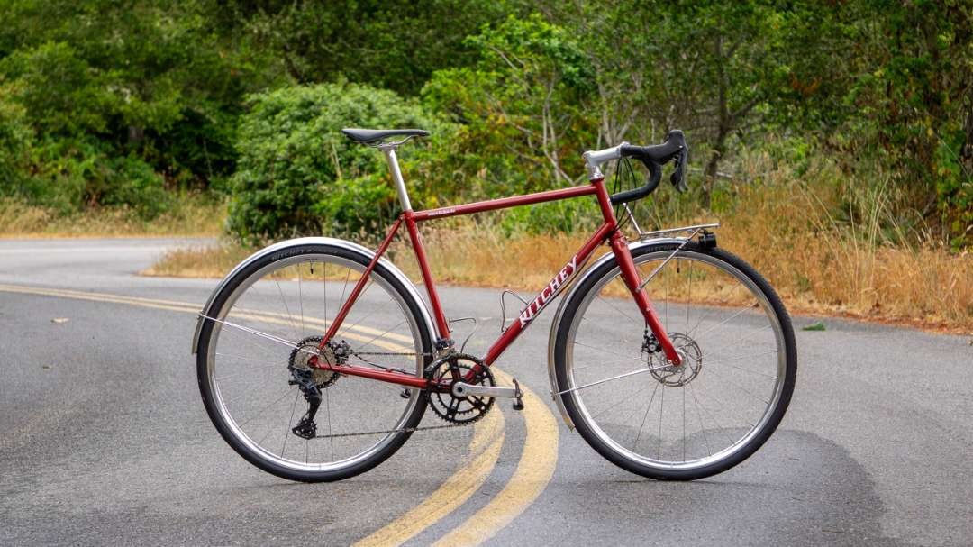 Sepeda Ritchey Montebello yang disiapkan untuk turing jarak jauh dengan wheelbase panjang, bottom bracket rendah, dan stack yang tinggi demi kenyamanan. (Foto: Istimewa)